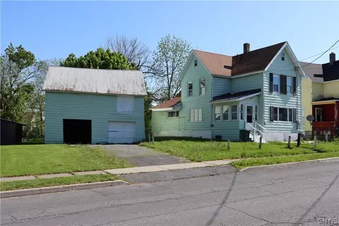 318 W Hoard St, Watertown, NY 13601