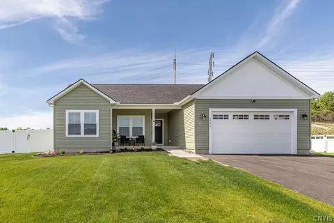 5986 Paradise Cir, Syracuse, NY 13209