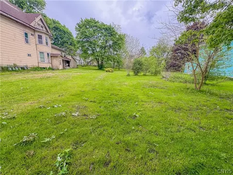 16 Baker Ave, Auburn, NY 13021