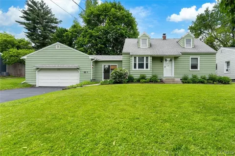 309 Mcclennan Dr, Fayetteville, NY 13066