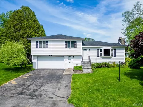 810 Hillview Dr, Herkimer, NY 13350