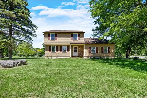 4715 Sabre Ln, Manlius, NY 13104