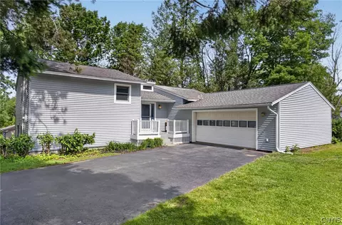18 Harvest Dr, Oswego, NY 13126
