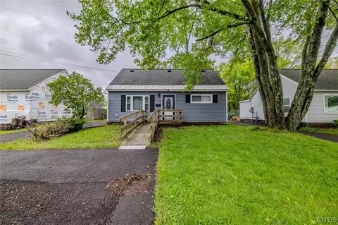 213 Millen Dr, North Syracuse, NY 13212