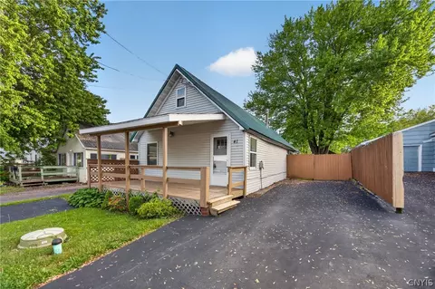41 Woodworth Rd, Central Square, NY 13036
