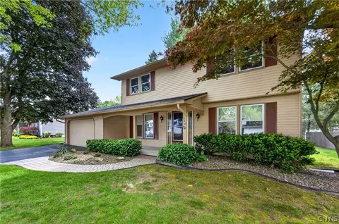 208 Sheatree Ln, Syracuse, NY 13212