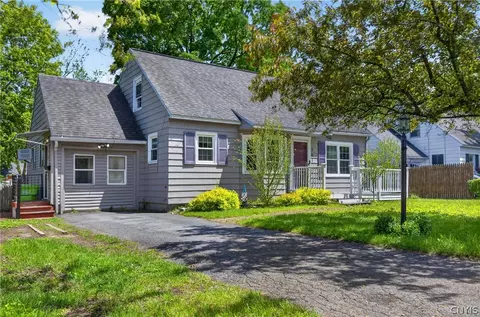 301 Elbow Rd, Salina, NY 13212