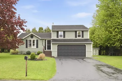 8168 Toscano Dr, Clay, NY 13041