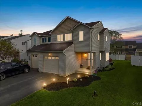 8836 New Country Dr, Cicero, NY 13039
