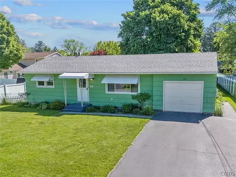 101 Stillwell Cir, East Syracuse, NY 13057
