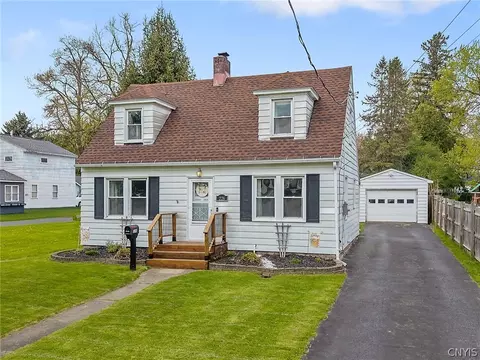 226 Richfield Blvd, Salina, NY 13211