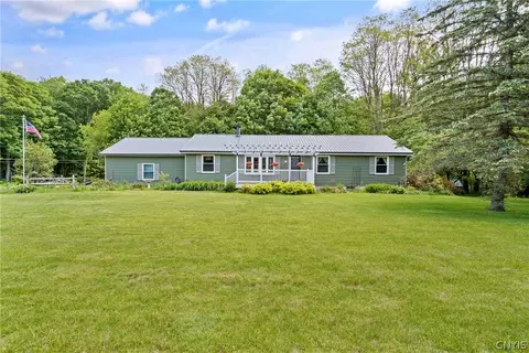 79 Hickory Grove Rd, Granby, NY 13069