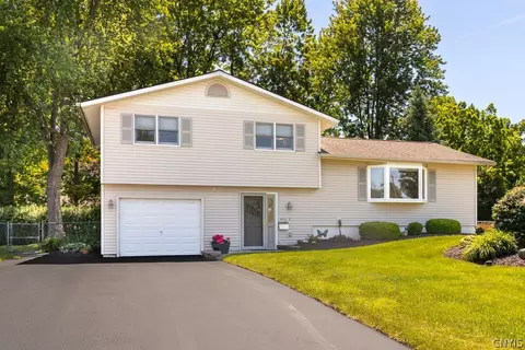 4872 Juneway Dr S, Salina, NY 13088