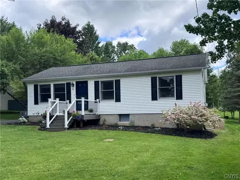 12 Artillery Ln, Lysander, NY 13027