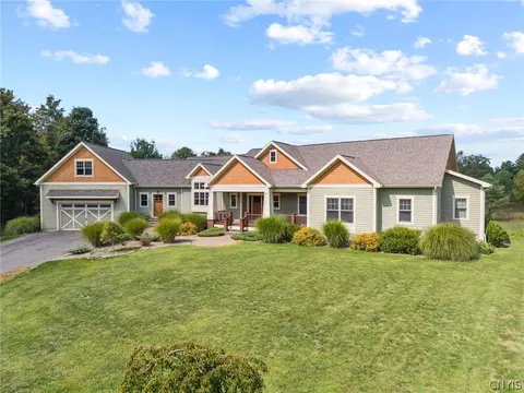 8456 Brae Leure Rd, Manlius, NY 13104