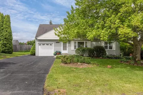 317 Vanida Dr, Camillus, NY 13031