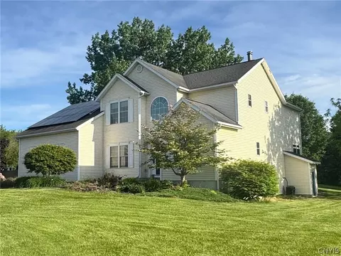 7773 Gloria Dr, Lysander, NY 13027