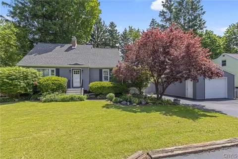 208 Mcclennan Dr, Fayetteville, NY 13066