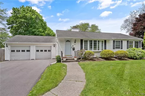 115 Mansfield Dr, Camillus, NY 13031