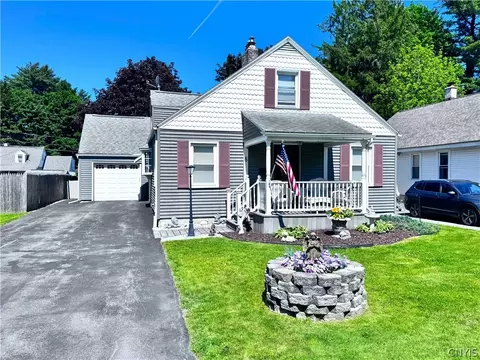 8 Hara Cres, New Hartford, NY 13413
