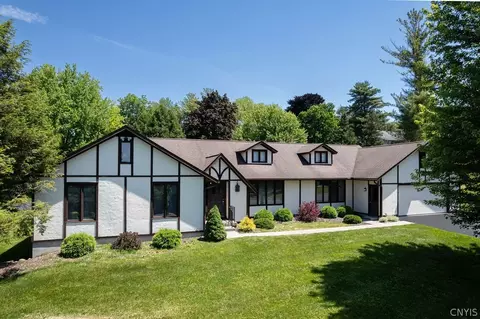 2 Woodview Ter, Fayetteville, NY 13066