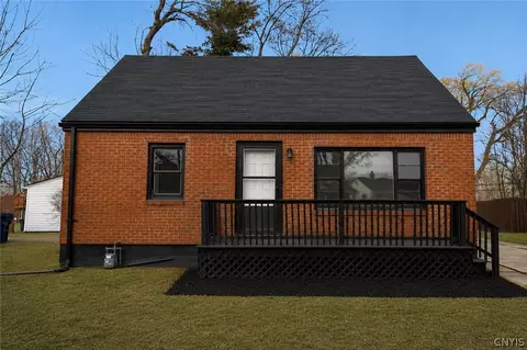 92 Sharon Pkwy, Lackawanna, NY 14218