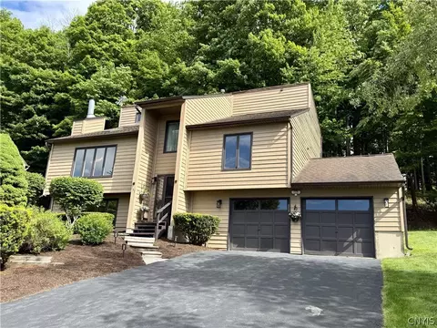 103 Viceroy Dr, Camillus, NY 13031