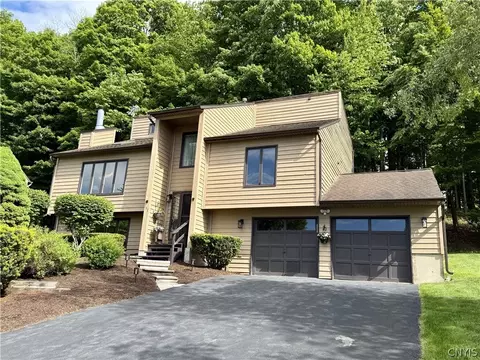 103 Viceroy Dr, Camillus, NY 13031