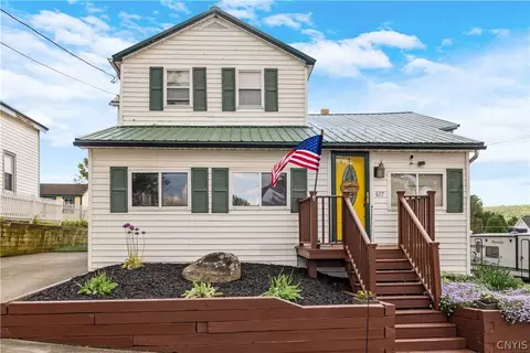677 Lincklaen St, Deruyter, NY 13052