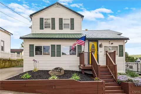 677 Lincklaen St, Deruyter, NY 13052