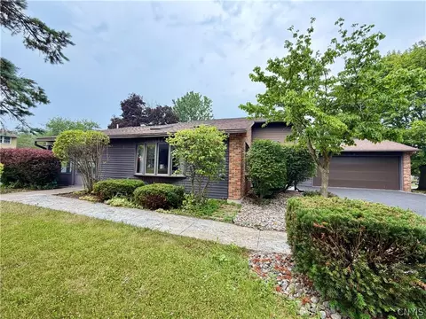 8376 Zenith Dr, Baldwinsville, NY 13027