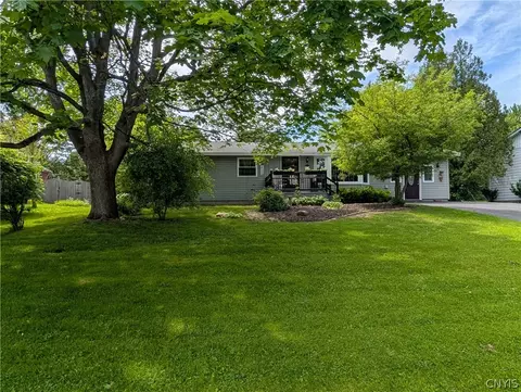 8251 Exeter Dr, Lysander, NY 13027