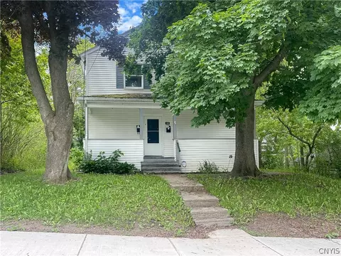 389 Lillian Ave, Syracuse, NY 13206