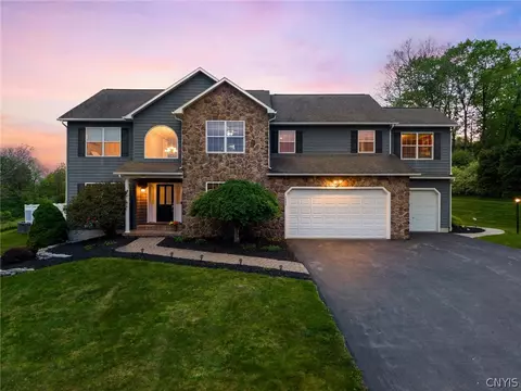 5463 Golden Heights Dr, Fayetteville, NY 13066