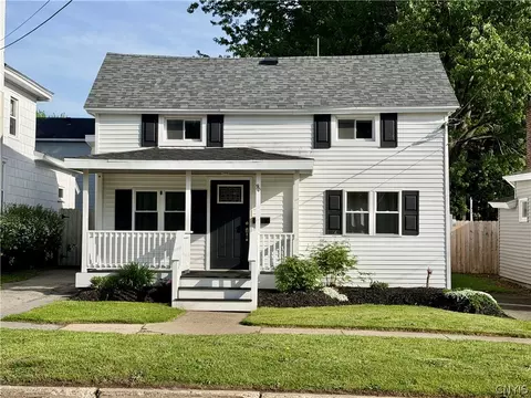 90 W Mohawk St, Oswego, NY 13126
