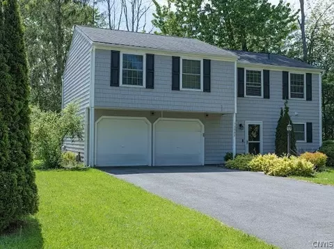 3082 Amberlea Ln, Lysander, NY 13027