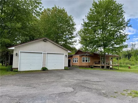 337 S Albion Rd, Albion, NY 13302