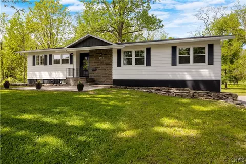 Exterior - 322 Falls Blvd, Sullivan, NY 13037 photo 5 of 9