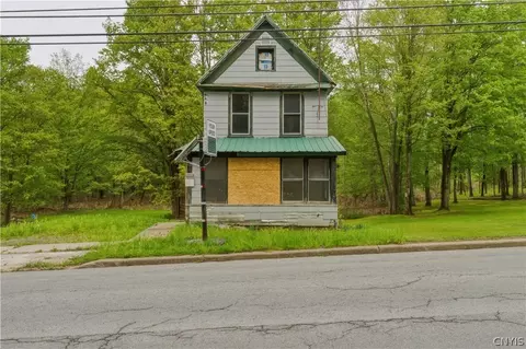 34 Preston St, Camden, NY 13316