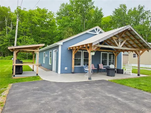 6394 Lakeshore Rd S, Verona, NY 13478