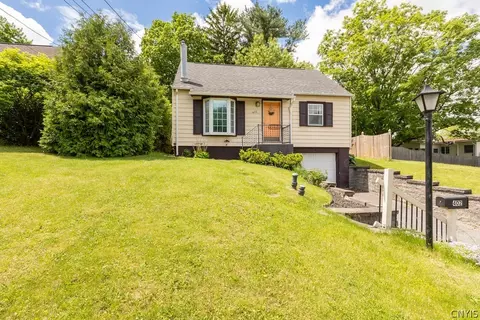 402 Beverly Dr, Syracuse, NY 13219