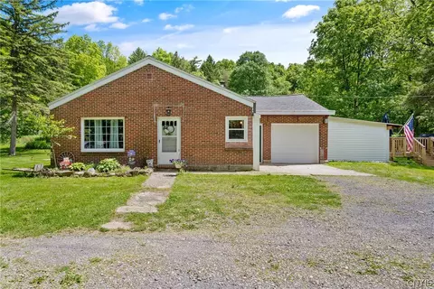 2696 Lyons Rd, Camillus, NY 13031