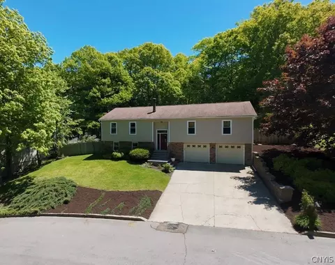 18 Pond Path, Oswego, NY 13126