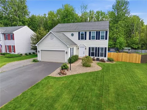 49 Chaucer Cir, Lysander, NY 13027
