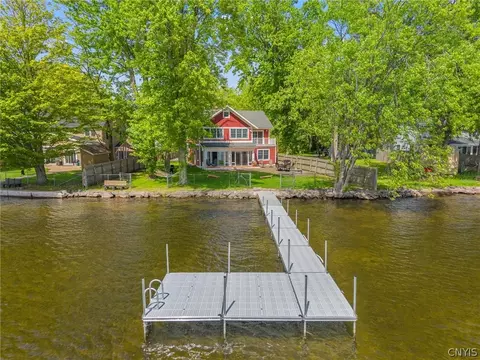 16 Woodland Dr, West Monroe, NY 13167