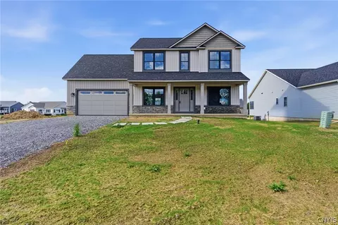 8030 Forest Rdg, Lysander, NY 13027