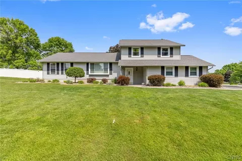 3608 Inclination Dr, Baldwinsville, NY 13027