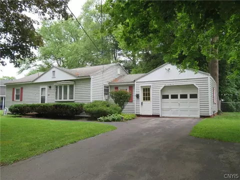 8 Pinecrest Rd, New Hartford, NY 13413