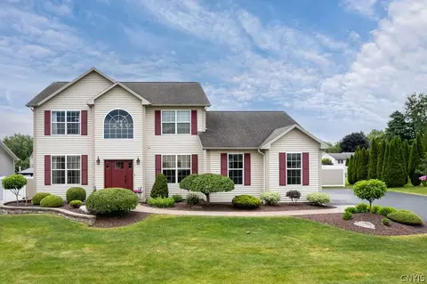 5056 Constitution Ln, Salina, NY 13088