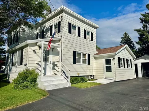6368 Lakeshore Rd, Cicero, NY 13039
